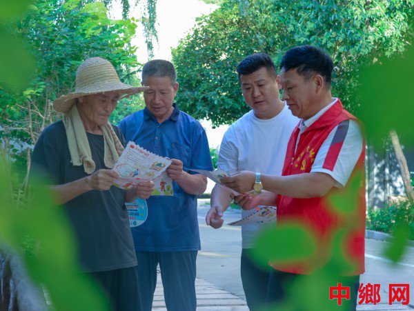 콨鲻ɫ ֵȺڡˡ