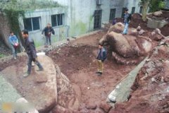 <b>宜宾“土豪”宅院挖出蟾蜍螃蟹巨型石雕 寓意登甲又旺财?</b>