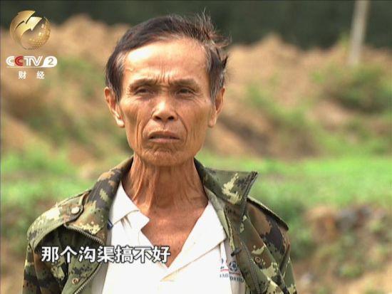 村民说,以前这里有过水渠,但现在不能正常使用。即使水库放水,水也到不了这片地。