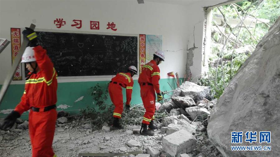 42111ʱ30ңڰظʯ弴СѧԱ߷һɽ廬µֺɸСѧһ꼶ǽ嵹Ͽε21Сѧ̶ͬˡĿǰ21˵СѧȫҽԺҽԺΣ7ƽأΣա¹ԭعڽС »緢