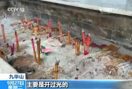 央视曝光5A景区旅游陷阱:烧高价香 花钱才上山