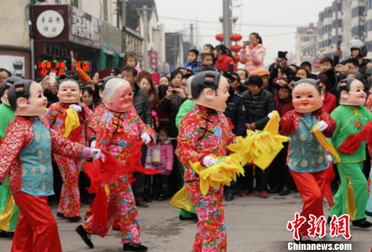 泰伯庙会恢复民俗巡游 百姓赞“有年味”(组图)