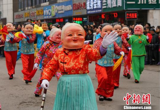 泰伯庙会恢复民俗巡游 百姓赞“有年味”(组图)