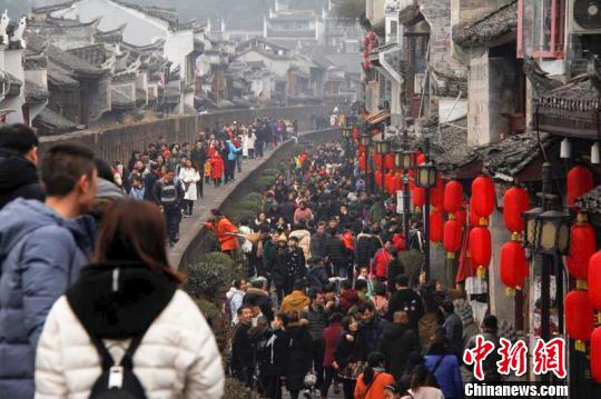 春节假期湖南凤凰旅游