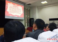 ɽ����۰�������������ѧϰ��³ʱ����ģ������