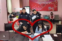 �ӷ�����Ů�������� �̾�ǰ���񾯣����Ȱ���������