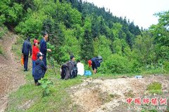 ����ʯ�Ŵ壺С��ñ��ɽ  �á���Ķӳɽ�족Խ��Խ��