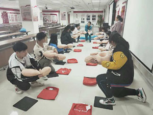 ѧУ������ѵ��Ҫ�����롱��Ҫ�����롱