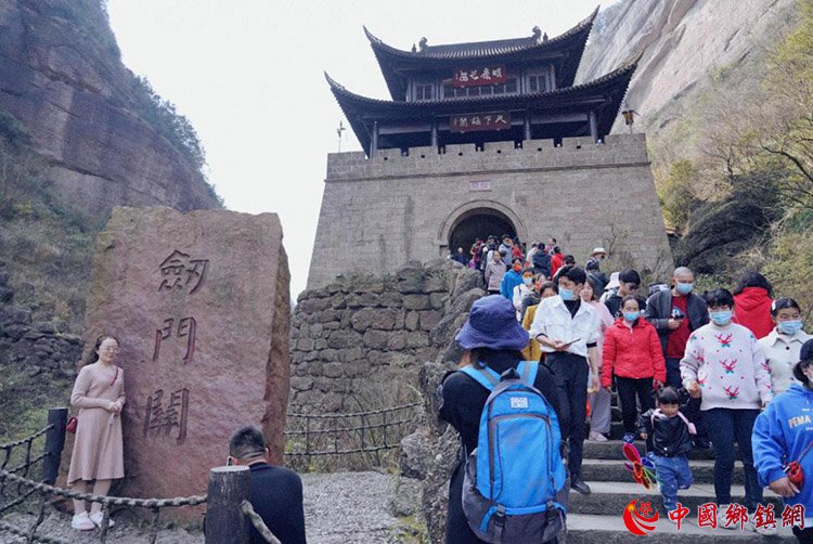 景区内的游客。剑阁县融媒体中心供图