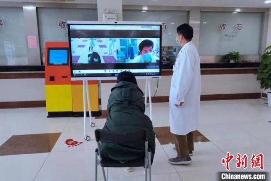 �Ϻ���У��չ��� ʦ��ͬ�Ŀ�����������