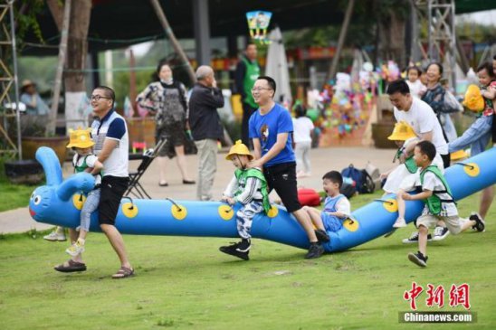 ����һ����ͯ�ڣ��������Ƿ׷�Ϊ�Լ��Ŀ��֡��򵥡�