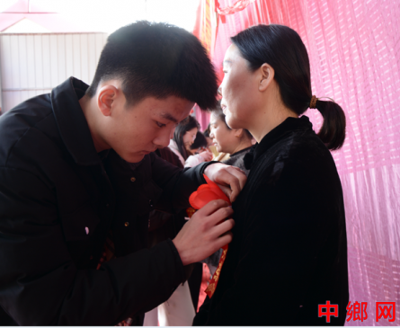 ���ϣ��ڻ��ش�ѧ����ĸ�׻��ж�