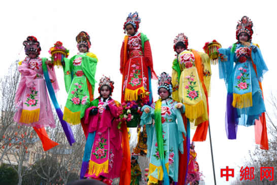 河南:内黄县社火巡演闹“元宵”