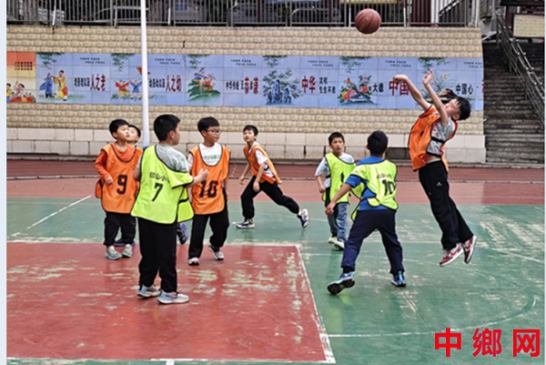 ��Ѫ����ҫ ����չ��â