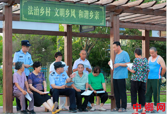 安徽阜阳:关爱老人 防范诈骗